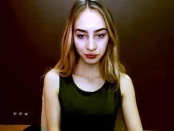 emilllyhooot chaturbate